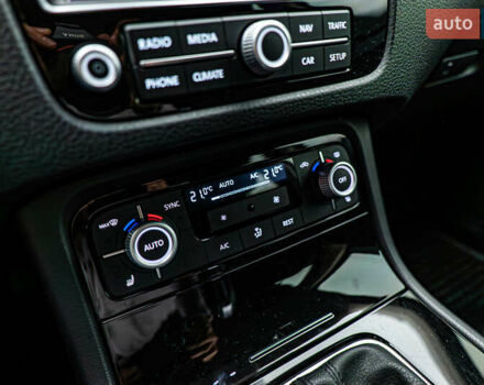 Зеленый Фольксваген Туарег, объемом двигателя 3 л и пробегом 212 тыс. км за 23465 $, фото 15 на Automoto.ua