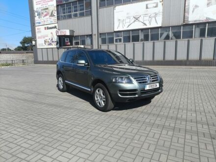 Зеленый Фольксваген Туарег, объемом двигателя 3.2 л и пробегом 282 тыс. км за 7800 $, фото 1 на Automoto.ua