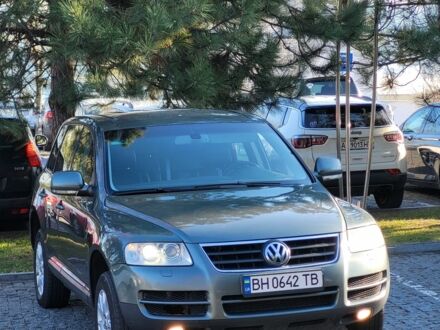 Зеленый Фольксваген Туарег, объемом двигателя 2.5 л и пробегом 350 тыс. км за 8600 $, фото 1 на Automoto.ua