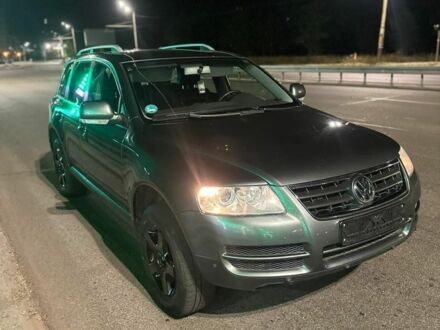 Зеленый Фольксваген Туарег, объемом двигателя 0 л и пробегом 325 тыс. км за 5000 $, фото 1 на Automoto.ua
