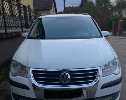 Белый Фольксваген Туран, объемом двигателя 0 л и пробегом 230 тыс. км за 7000 $, фото 1 на Automoto.ua
