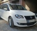 Білий Фольксваген Туран, об'ємом двигуна 2 л та пробігом 244 тис. км за 8500 $, фото 1 на Automoto.ua