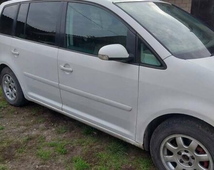 Белый Фольксваген Туран, объемом двигателя 1.9 л и пробегом 350 тыс. км за 4860 $, фото 2 на Automoto.ua