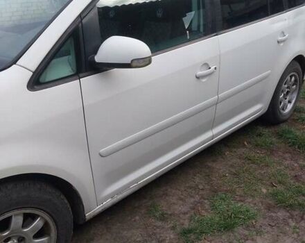 Белый Фольксваген Туран, объемом двигателя 1.9 л и пробегом 350 тыс. км за 4860 $, фото 1 на Automoto.ua