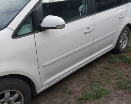 Белый Фольксваген Туран, объемом двигателя 1.9 л и пробегом 350 тыс. км за 4860 $, фото 2 на Automoto.ua