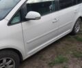 Белый Фольксваген Туран, объемом двигателя 1.9 л и пробегом 350 тыс. км за 4860 $, фото 2 на Automoto.ua