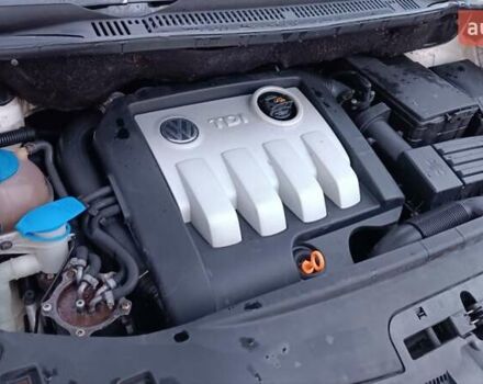 Белый Фольксваген Туран, объемом двигателя 1.9 л и пробегом 376 тыс. км за 4750 $, фото 53 на Automoto.ua