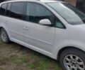 Белый Фольксваген Туран, объемом двигателя 1.9 л и пробегом 350 тыс. км за 4860 $, фото 1 на Automoto.ua
