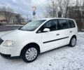 Белый Фольксваген Туран, объемом двигателя 1.9 л и пробегом 500 тыс. км за 2950 $, фото 1 на Automoto.ua