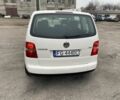 Белый Фольксваген Туран, объемом двигателя 2 л и пробегом 320 тыс. км за 2200 $, фото 4 на Automoto.ua