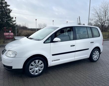 Белый Фольксваген Туран, объемом двигателя 1.9 л и пробегом 500 тыс. км за 2950 $, фото 1 на Automoto.ua