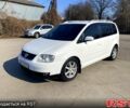 Білий Фольксваген Туран, об'ємом двигуна 2 л та пробігом 310 тис. км за 4999 $, фото 1 на Automoto.ua
