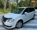 Білий Фольксваген Туран, об'ємом двигуна 2 л та пробігом 217 тис. км за 6999 $, фото 1 на Automoto.ua
