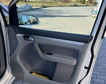 Білий Фольксваген Туран, об'ємом двигуна 1.9 л та пробігом 290 тис. км за 3350 $, фото 9 на Automoto.ua