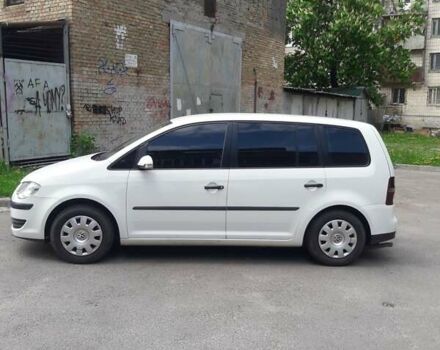 Белый Фольксваген Туран, объемом двигателя 1.98 л и пробегом 175 тыс. км за 6700 $, фото 5 на Automoto.ua