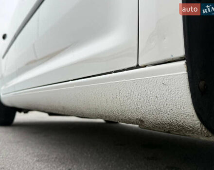 Білий Фольксваген Туран, об'ємом двигуна 1.6 л та пробігом 218 тис. км за 7999 $, фото 12 на Automoto.ua