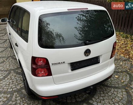 Білий Фольксваген Туран, об'ємом двигуна 1.6 л та пробігом 218 тис. км за 8499 $, фото 1 на Automoto.ua