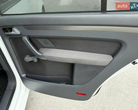 Білий Фольксваген Туран, об'ємом двигуна 1.6 л та пробігом 218 тис. км за 7999 $, фото 78 на Automoto.ua