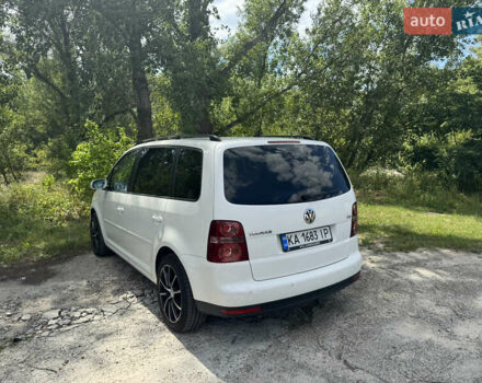 Белый Фольксваген Туран, объемом двигателя 1.4 л и пробегом 246 тыс. км за 6500 $, фото 1 на Automoto.ua