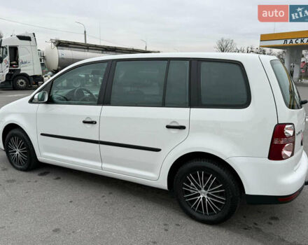 Білий Фольксваген Туран, об'ємом двигуна 1.6 л та пробігом 218 тис. км за 7999 $, фото 11 на Automoto.ua