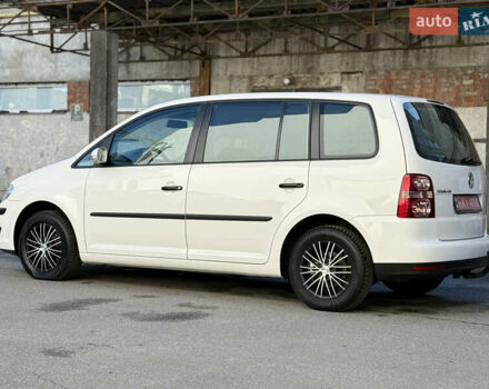 Белый Фольксваген Туран, объемом двигателя 1.6 л и пробегом 219 тыс. км за 8299 $, фото 12 на Automoto.ua