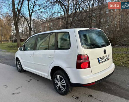 Белый Фольксваген Туран, объемом двигателя 2 л и пробегом 300 тыс. км за 2899 $, фото 5 на Automoto.ua