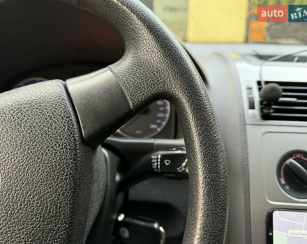 Білий Фольксваген Туран, об'ємом двигуна 1.6 л та пробігом 218 тис. км за 8499 $, фото 21 на Automoto.ua