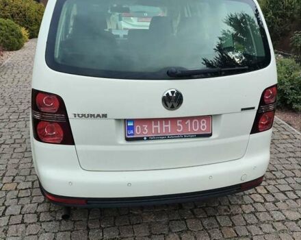Білий Фольксваген Туран, об'ємом двигуна 2 л та пробігом 99 тис. км за 9800 $, фото 5 на Automoto.ua