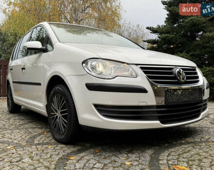 Білий Фольксваген Туран, об'ємом двигуна 1.6 л та пробігом 218 тис. км за 8499 $, фото 41 на Automoto.ua