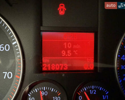 Білий Фольксваген Туран, об'ємом двигуна 1.6 л та пробігом 218 тис. км за 7999 $, фото 108 на Automoto.ua