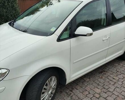 Білий Фольксваген Туран, об'ємом двигуна 2 л та пробігом 99 тис. км за 9800 $, фото 1 на Automoto.ua