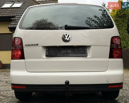 Білий Фольксваген Туран, об'ємом двигуна 1.6 л та пробігом 218 тис. км за 8499 $, фото 38 на Automoto.ua