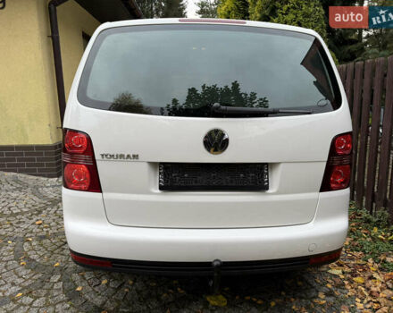 Білий Фольксваген Туран, об'ємом двигуна 1.6 л та пробігом 218 тис. км за 8499 $, фото 43 на Automoto.ua