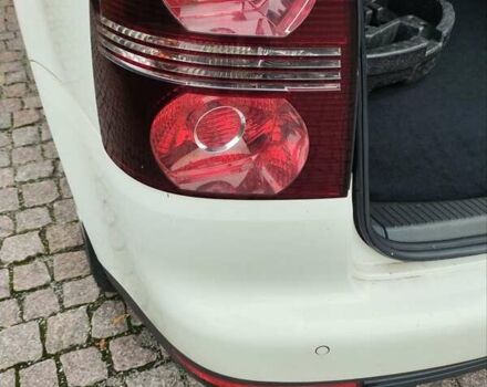 Білий Фольксваген Туран, об'ємом двигуна 2 л та пробігом 99 тис. км за 9800 $, фото 13 на Automoto.ua