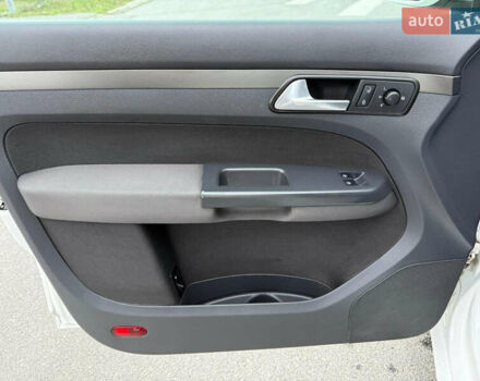 Белый Фольксваген Туран, объемом двигателя 1.6 л и пробегом 219 тыс. км за 7999 $, фото 8 на Automoto.ua