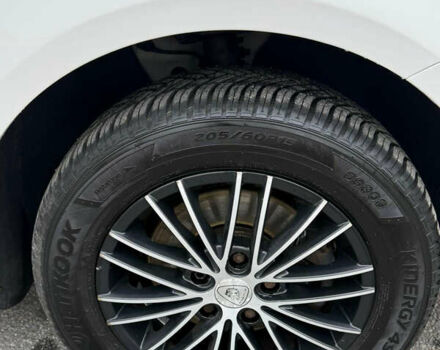 Білий Фольксваген Туран, об'ємом двигуна 1.6 л та пробігом 218 тис. км за 7999 $, фото 48 на Automoto.ua