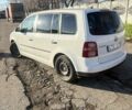 Белый Фольксваген Туран, объемом двигателя 1.9 л и пробегом 431 тыс. км за 2900 $, фото 1 на Automoto.ua
