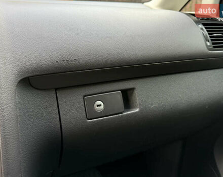 Білий Фольксваген Туран, об'ємом двигуна 1.6 л та пробігом 218 тис. км за 8499 $, фото 15 на Automoto.ua