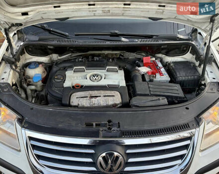 Белый Фольксваген Туран, объемом двигателя 1.39 л и пробегом 240 тыс. км за 6999 $, фото 78 на Automoto.ua