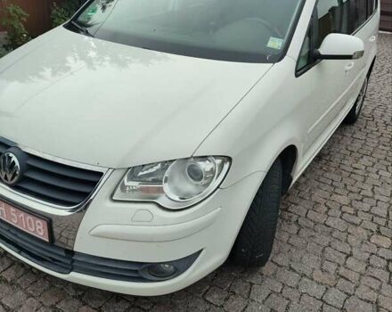 Білий Фольксваген Туран, об'ємом двигуна 2 л та пробігом 99 тис. км за 9800 $, фото 2 на Automoto.ua