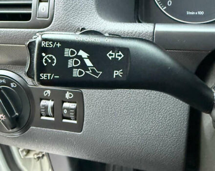 Белый Фольксваген Туран, объемом двигателя 1.6 л и пробегом 219 тыс. км за 7999 $, фото 4 на Automoto.ua