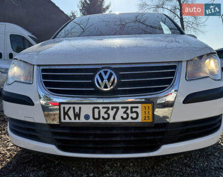 Белый Фольксваген Туран, объемом двигателя 1.6 л и пробегом 219 тыс. км за 7999 $, фото 103 на Automoto.ua