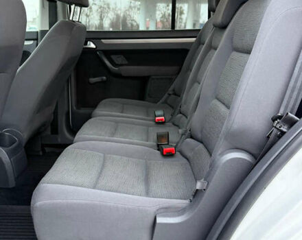 Білий Фольксваген Туран, об'ємом двигуна 1.6 л та пробігом 218 тис. км за 7999 $, фото 79 на Automoto.ua