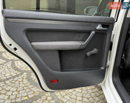 Білий Фольксваген Туран, об'ємом двигуна 1.6 л та пробігом 218 тис. км за 8499 $, фото 30 на Automoto.ua