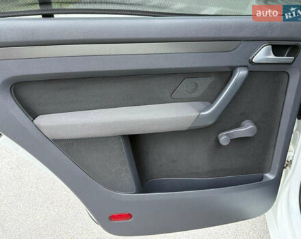 Білий Фольксваген Туран, об'ємом двигуна 1.6 л та пробігом 218 тис. км за 7999 $, фото 82 на Automoto.ua