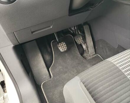 Білий Фольксваген Туран, об'ємом двигуна 2 л та пробігом 99 тис. км за 9800 $, фото 24 на Automoto.ua