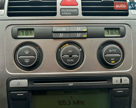 Белый Фольксваген Туран, объемом двигателя 1.39 л и пробегом 240 тыс. км за 7200 $, фото 51 на Automoto.ua