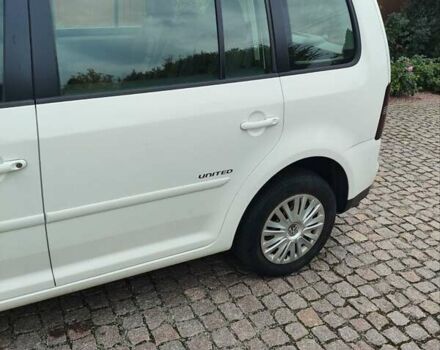 Білий Фольксваген Туран, об'ємом двигуна 2 л та пробігом 99 тис. км за 9800 $, фото 6 на Automoto.ua