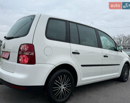 Белый Фольксваген Туран, объемом двигателя 1.6 л и пробегом 219 тыс. км за 7999 $, фото 98 на Automoto.ua