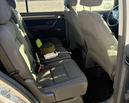 Белый Фольксваген Туран, объемом двигателя 1.9 л и пробегом 431 тыс. км за 2900 $, фото 10 на Automoto.ua